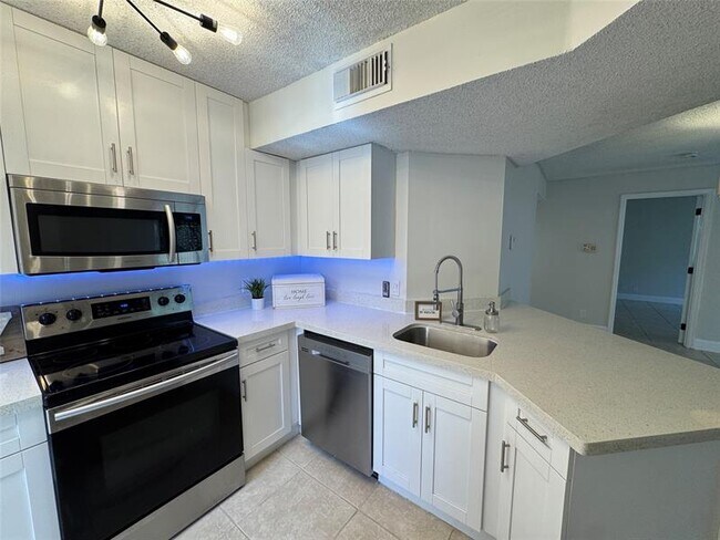 Building Photo - 9033 Wiles Rd