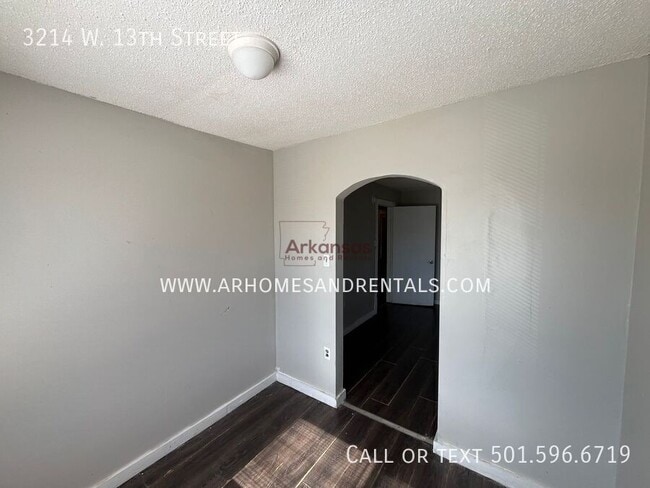 Building Photo - 3214 W 13th St