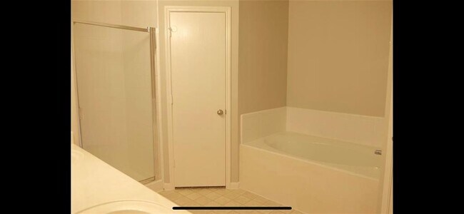 Building Photo - 2426 Halstead Dr