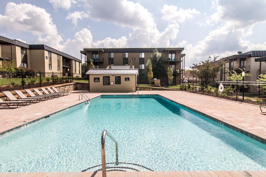 The Avenue Nashville West 6680 Charlotte Pike Nashville TN 37209