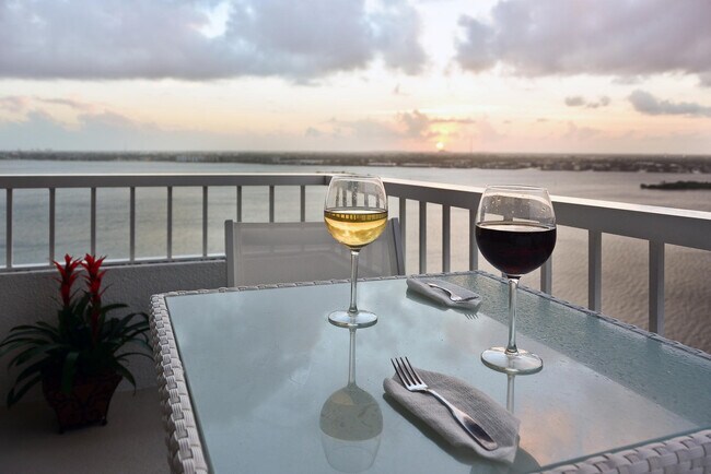 Building Photo - 5510 N Ocean Dr
