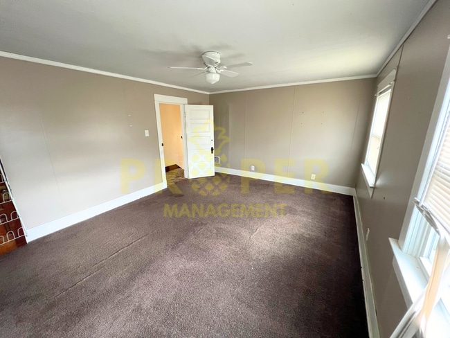 Building Photo - 2 bedrooms 1 bathroom house