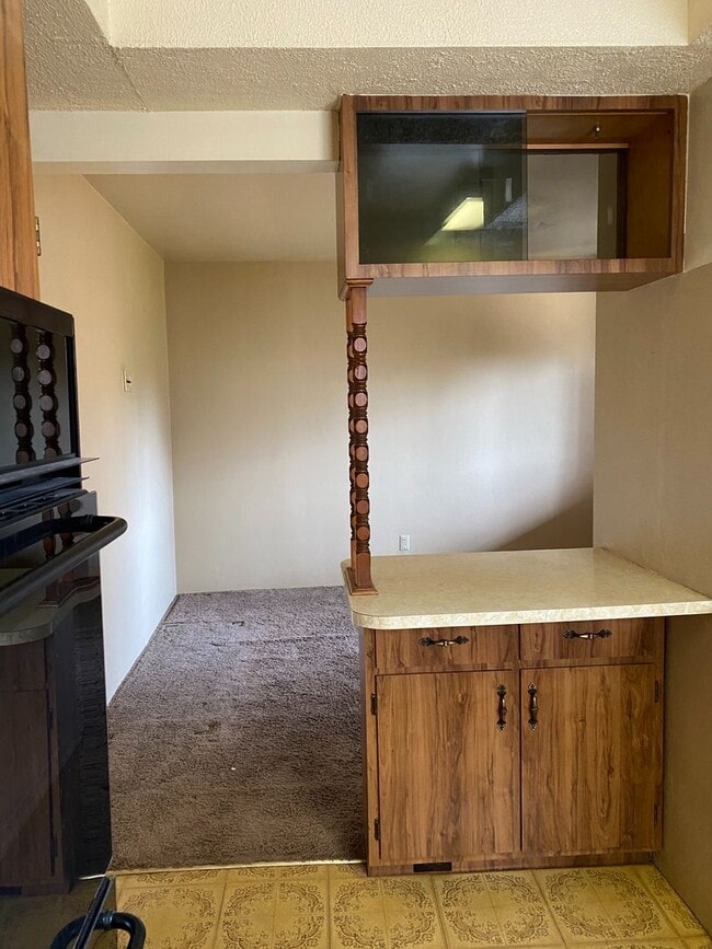 Building Photo - AVAILABLE November - Spacious 2+ Bedroom H...