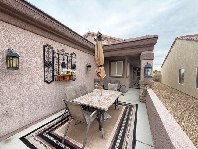 Building Photo - Great single-story two bedroom home in Sun City Aliante with golf course view