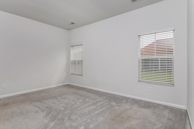 Building Photo - 136 Reindeer Rd S