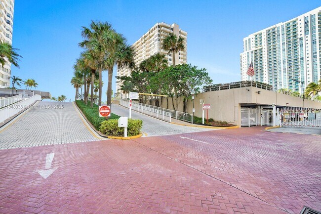 Building Photo - 1965 S Ocean Dr