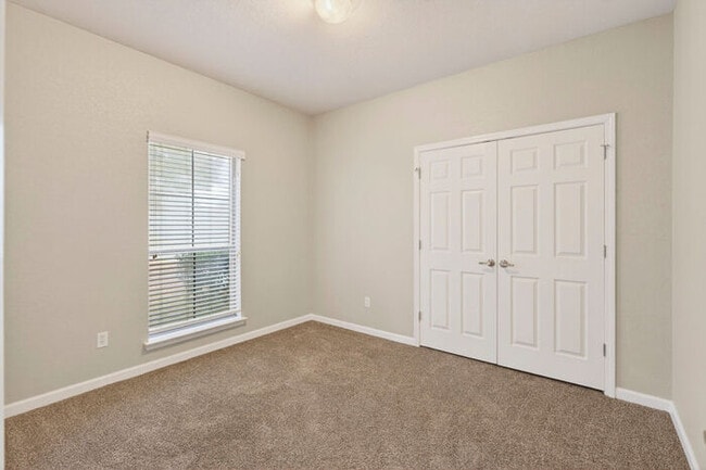 Building Photo - 10277 English Manor Dr