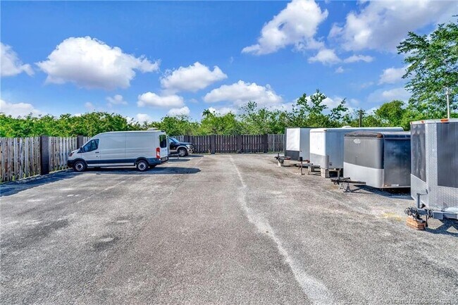 Building Photo - 511 SW South River Dr