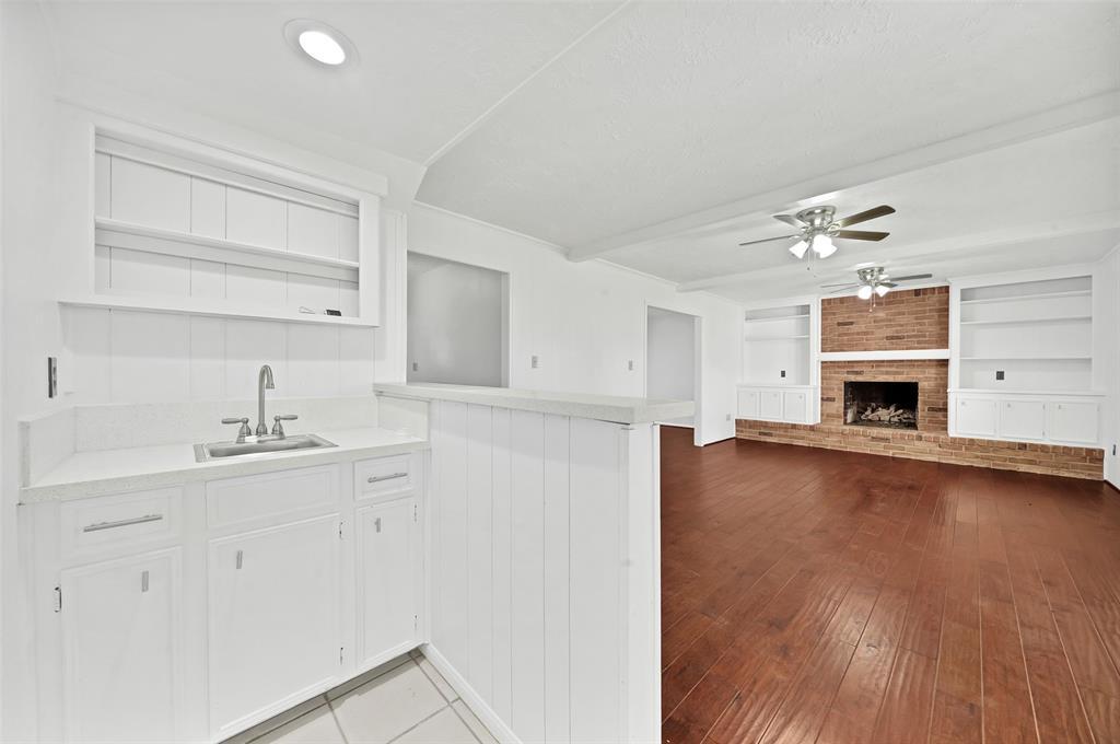 View from living room of wet bar - 5703 Green Timbers Dr