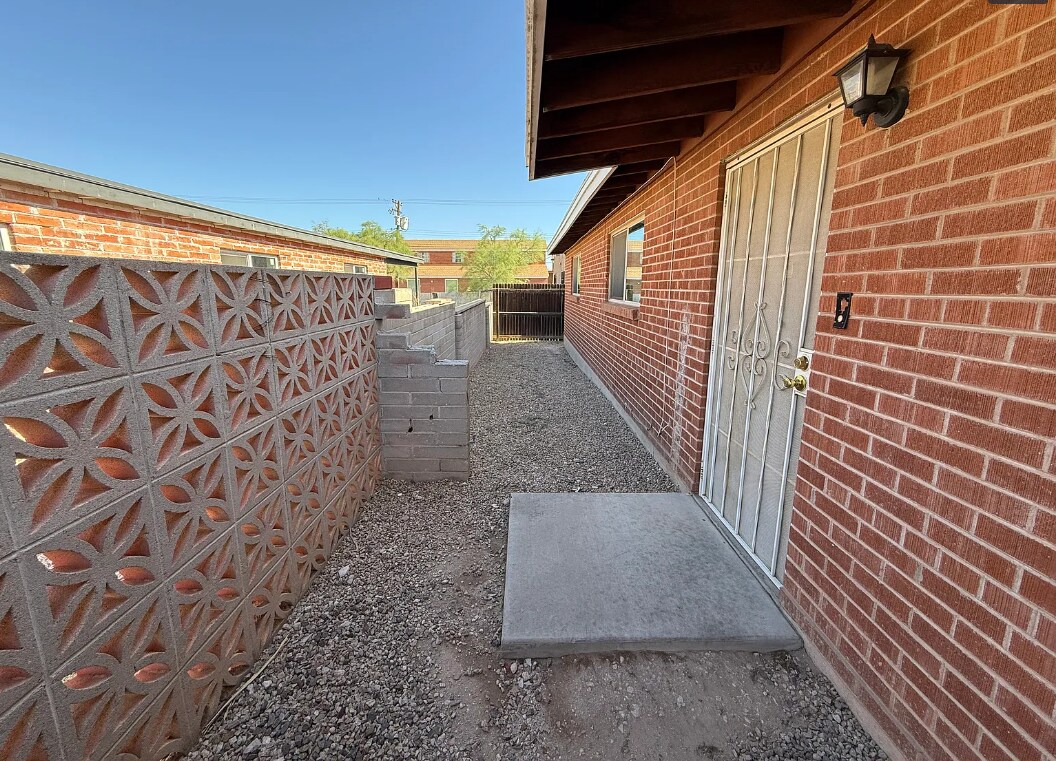 Side Yard - 221 E Elm St