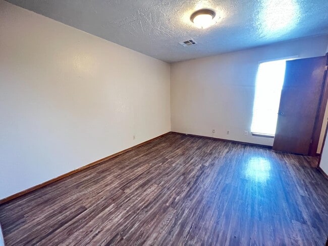 Building Photo - 104 Crawford Ct
