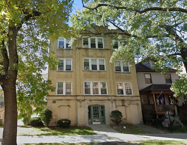 Primary Photo - 4416 N Whipple St
