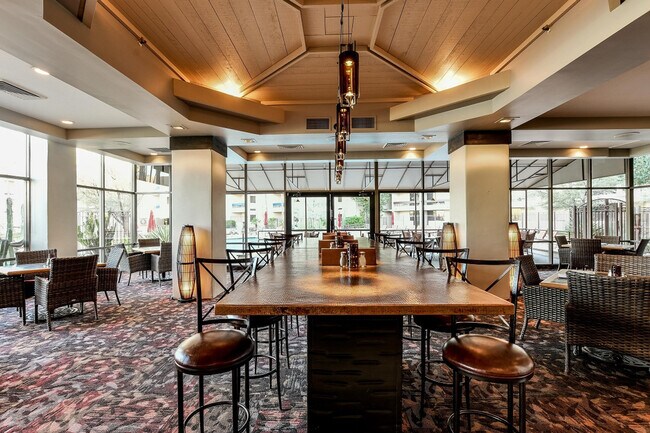 Building Photo - 7401 N Scottsdale Rd