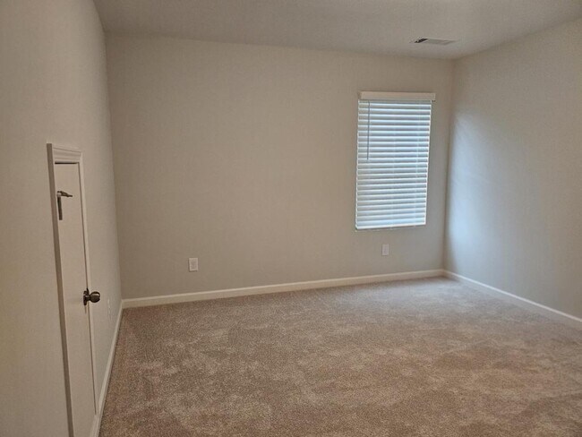 Building Photo - 1290 Jordan Brook Dr