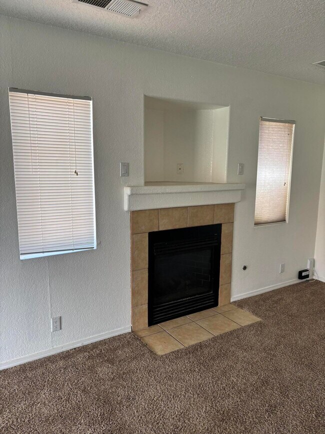 Building Photo - 7123 Husky Dr NE