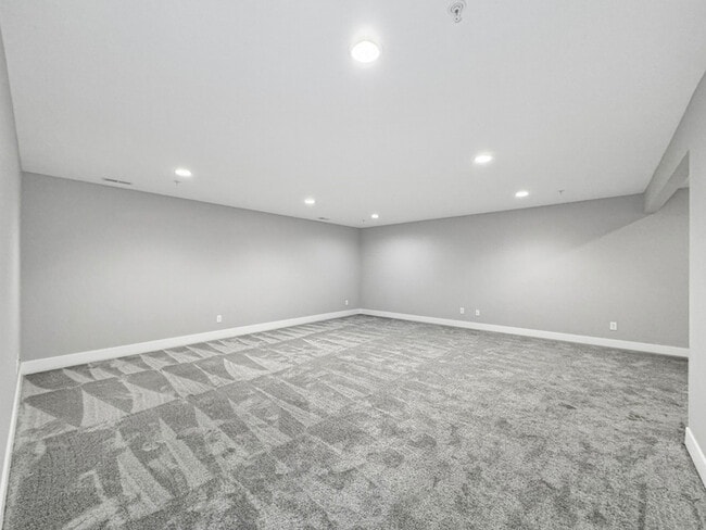 Building Photo - 4461 Lower Beaver Rd