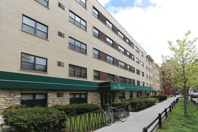 Building Photo - 533 W Aldine