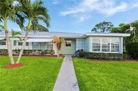 Building Photo - 211 Manatee Ln