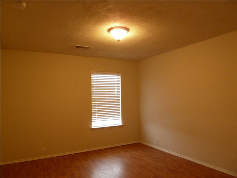 Building Photo - 4203 Falcon Dr