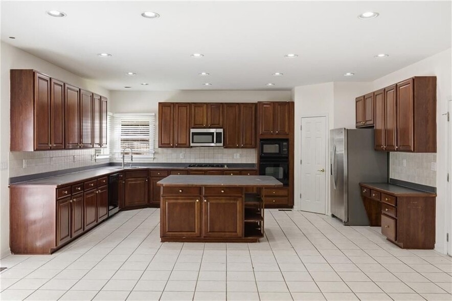 Building Photo - 1702 Clay Brooke Ct SE