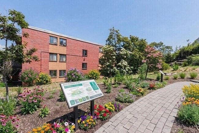 Building Photo - 400 Savin Hill Ave