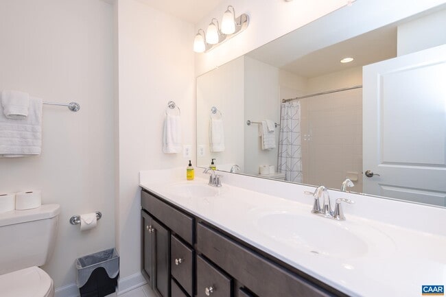 Building Photo - 1521 Knoll Ln