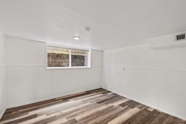 Building Photo - 3bd/1.75ba Seattle Home