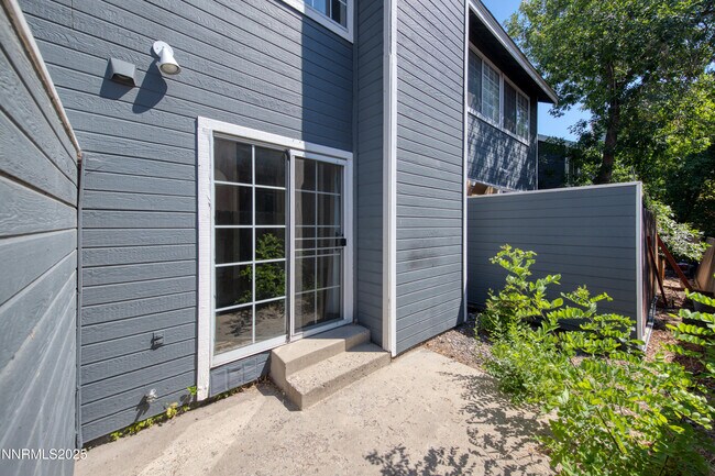 Building Photo - 2650 Plumas St