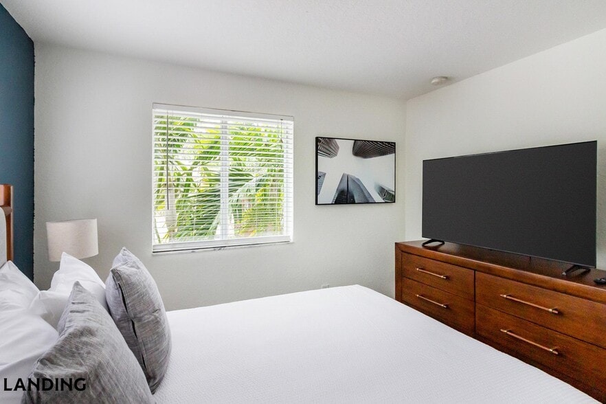 Building Photo - 1140 SE 24th Rd