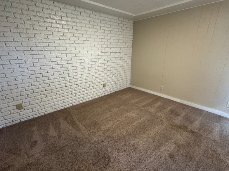 Building Photo - 4664 US-30