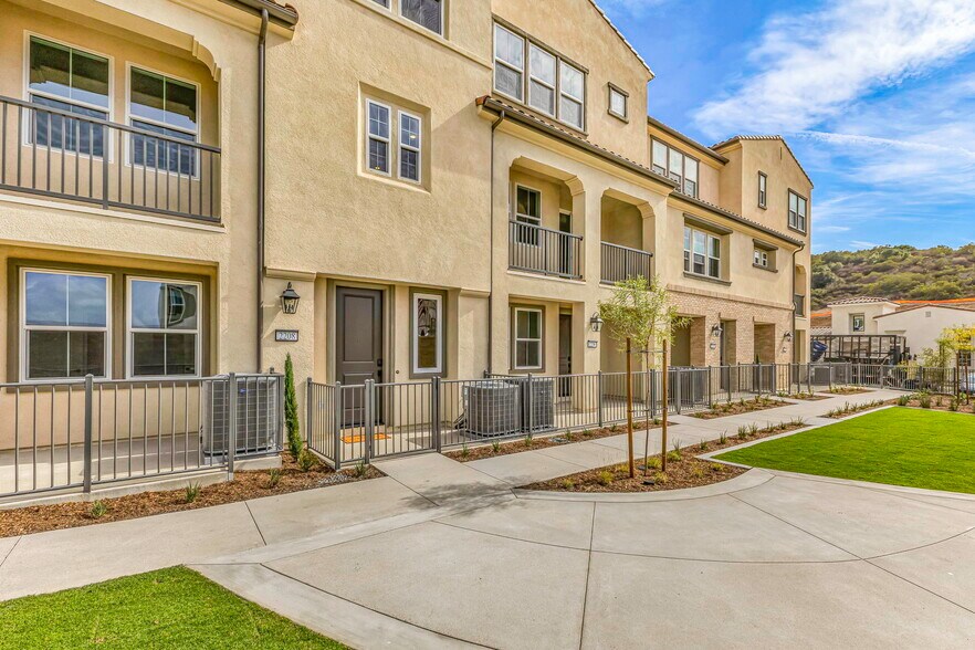 Building Photo - 2208 Mountain Laurel Rd