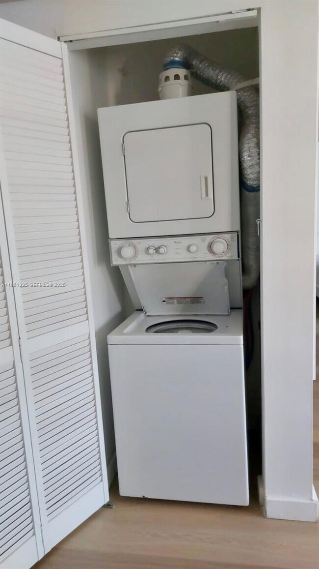 Building Photo - 1358 Pennsylvania Ave