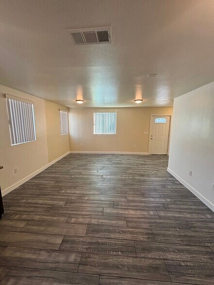 Building Photo - 457 E 30th St