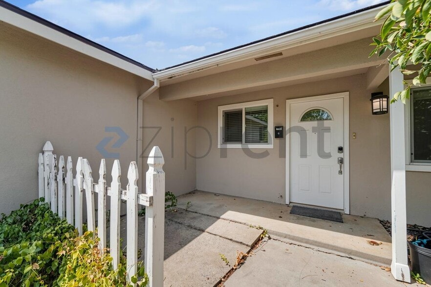 Building Photo - Unit