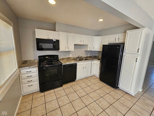Building Photo - 6314 Commons Dr