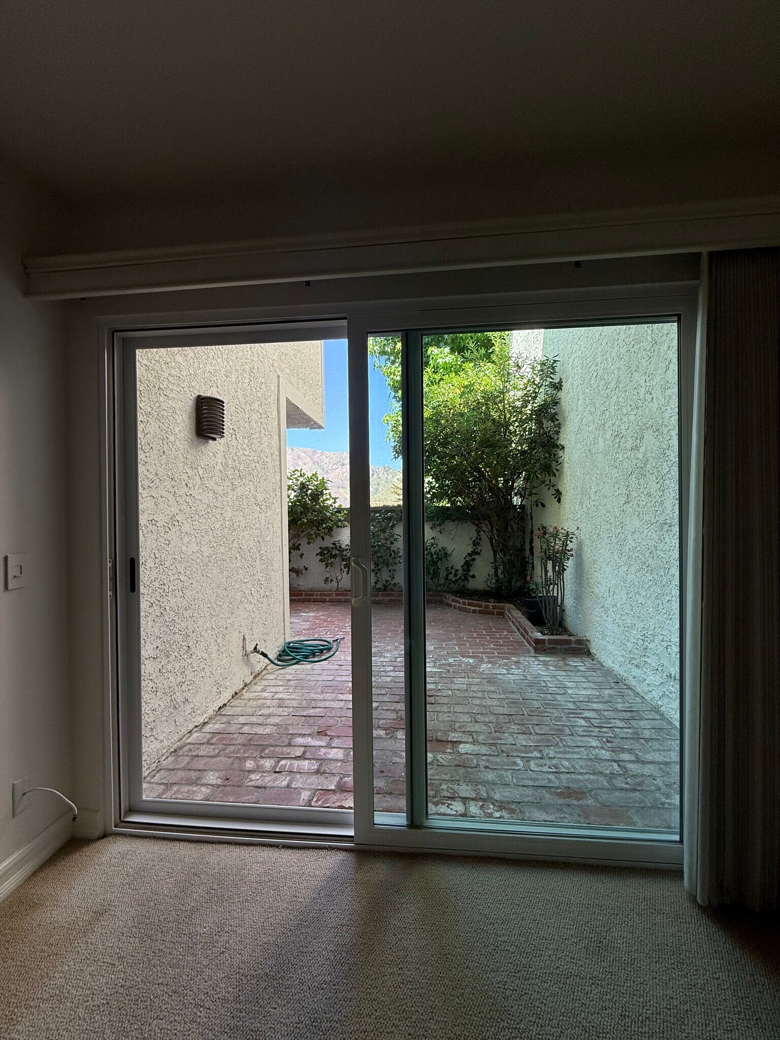 Building Photo - 1700 Palisades Dr
