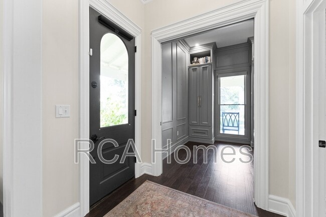 Building Photo - 1321 N Beville Ave