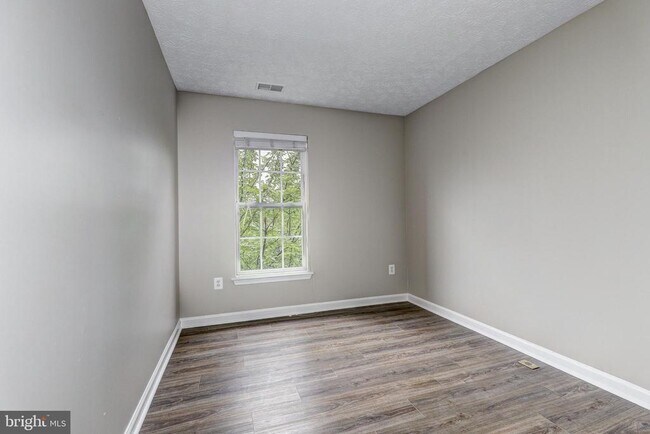 Building Photo - 9306 Vanguard Ct