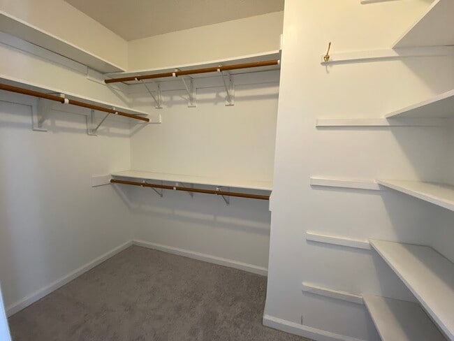 Building Photo - 118 W Skyhawk Dr