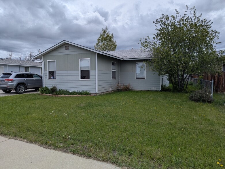 Primary Photo - 245 Smith St