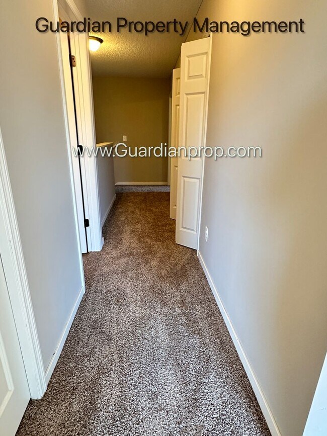 Building Photo - Champlin Corner Unit Town Home, 2 Car Garage, Dishwasher, Washer/Dryer, Balcony