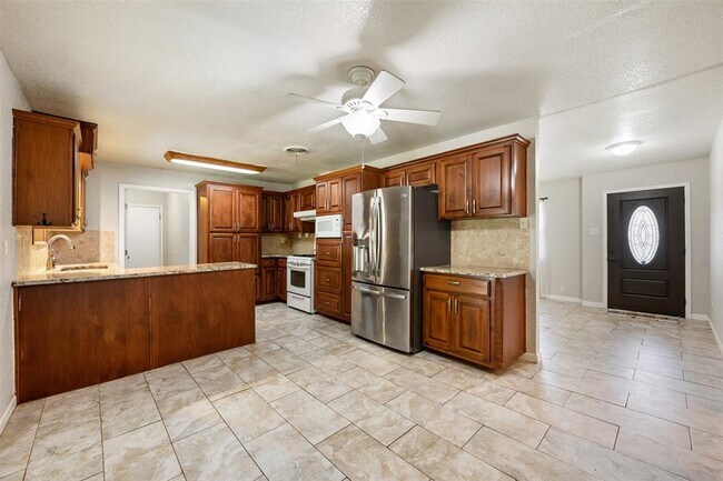 Building Photo - 2506 Oak Ln