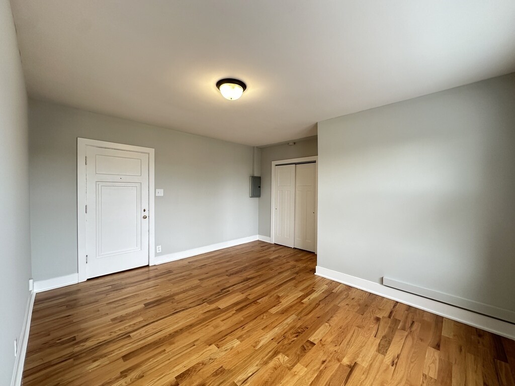 Building Photo - 4349 N Damen