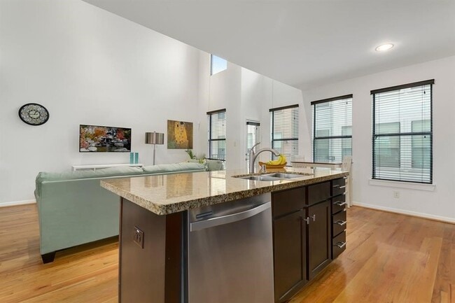 Building Photo - 1841 Radcliffe St