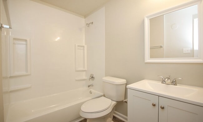 Building Photo - Historic Row House District – Move-In Special! Only $497 Deposit (with fully qualified applicatio...