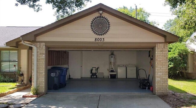 Building Photo - 8003 Goldengrove Dr