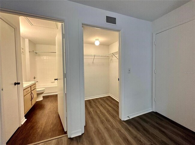 Building Photo - 7250 Westpointe Blvd