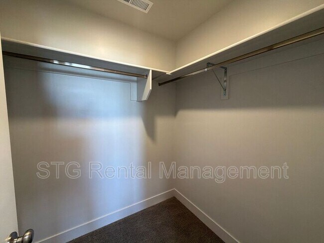 Building Photo - 644 Rosa Ln