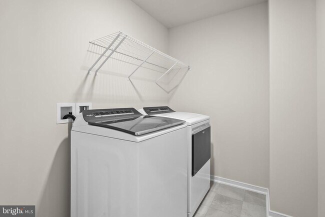 Building Photo - 6244 Folly Ln