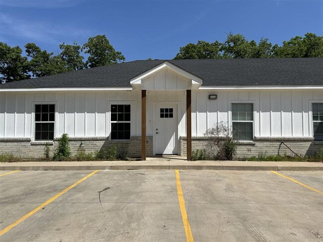 Primary Photo - 11682 State Hwy 64